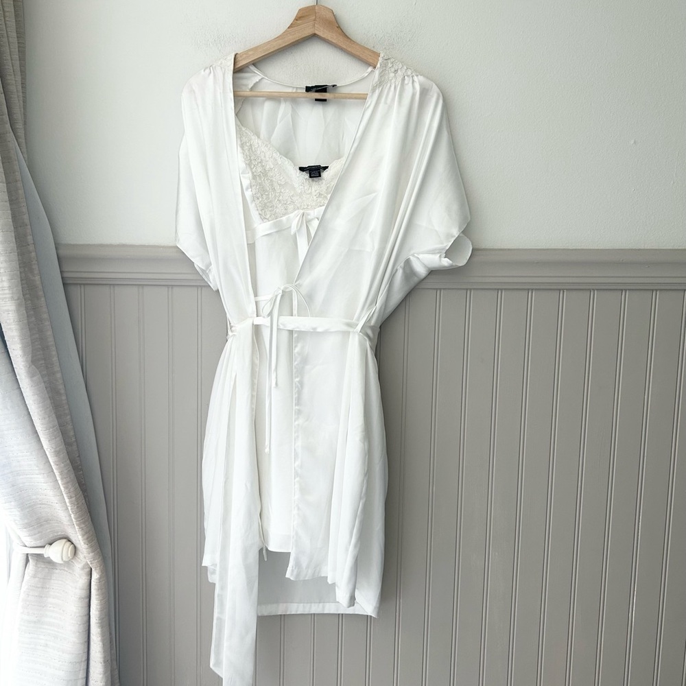 Vintage Jones New York Medium Lingerie Set White Lace Matching Robe